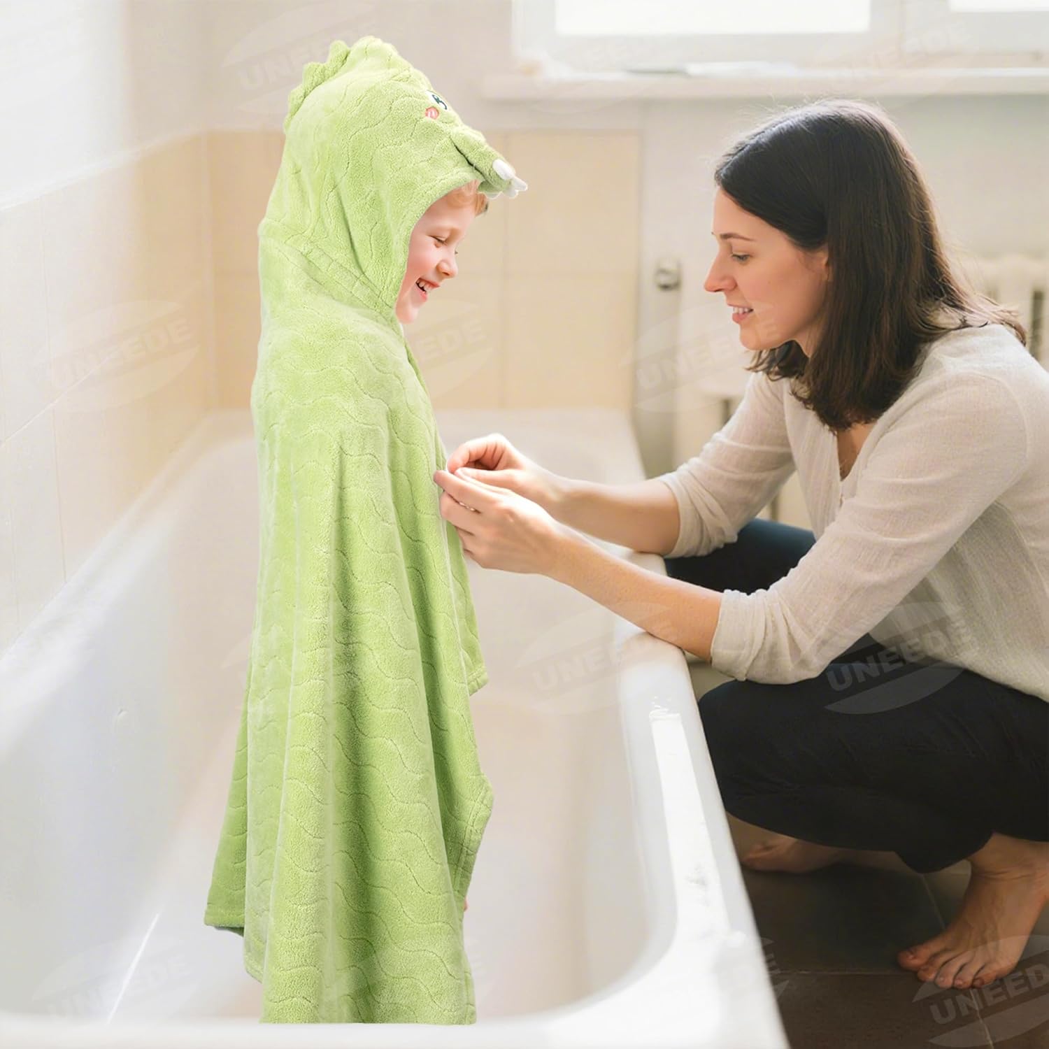 UNEEDE Green Dinosaur Bath Hooded Towel for Kids,Extra Soft and Fast Drying Poncho for Toddlers Age 3-10,Kids Beach Hooded Towel Polyester Size 31 x 47 in,Machine Washable Poncho for Bath Beach Pool