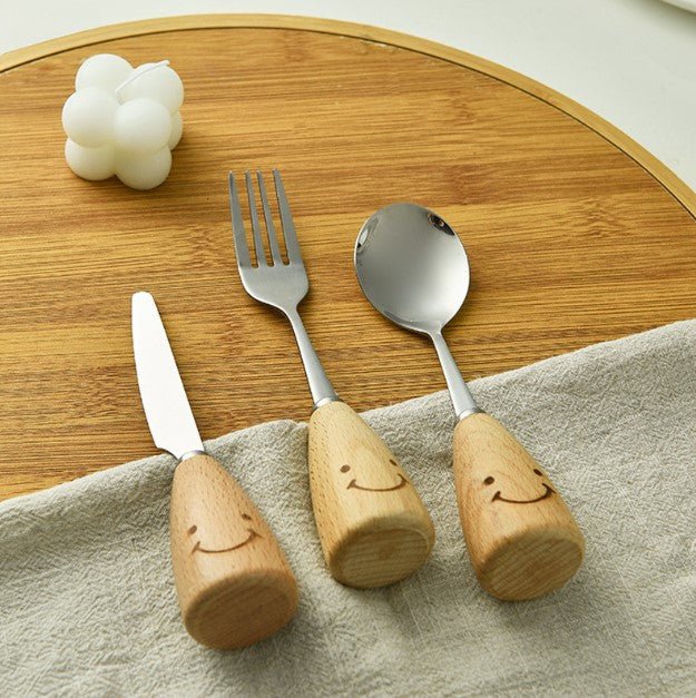 Cute smiling face cutlery set with wooden handle UNEEDE