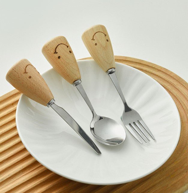 Cute smiling face cutlery set with wooden handle UNEEDE