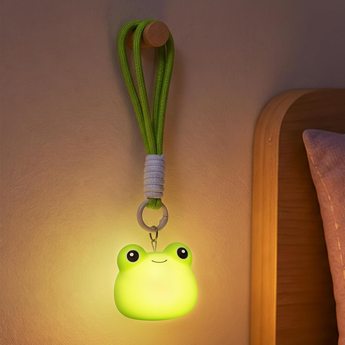 Mini Frog Night Light with Lanyard, 8 Color Changing Rechargeable Portable Mini Kids Night Light , Soft Silicone Cute Lamp for Bedroom & Camping,Gifts