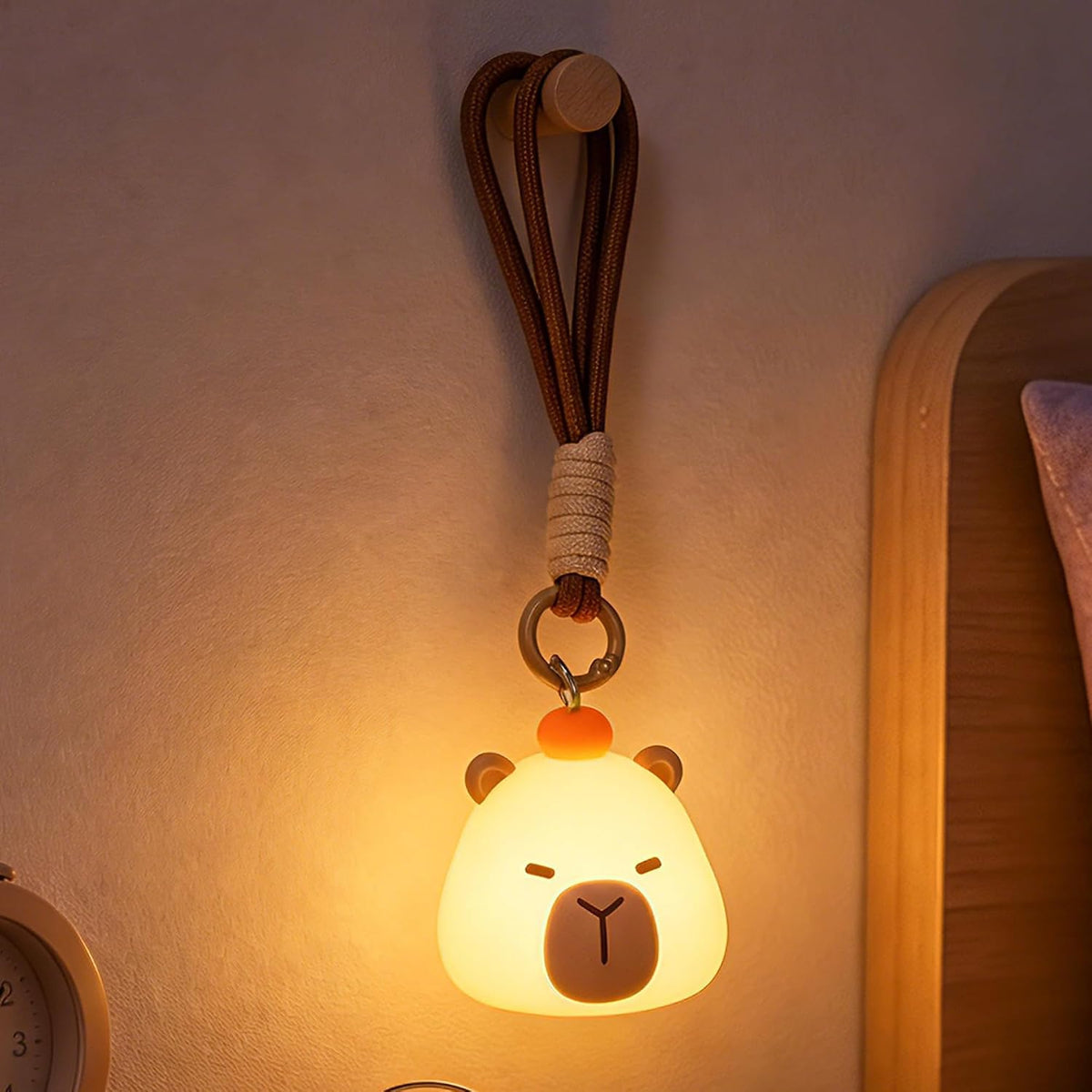 Mini Capybara Night Light with Lanyard, 8 Color Changing Rechargeabl Portable Mini Kids Night Light , Soft Silicone Cute Lamp for Bedroom & Camping, Capybara Gifts