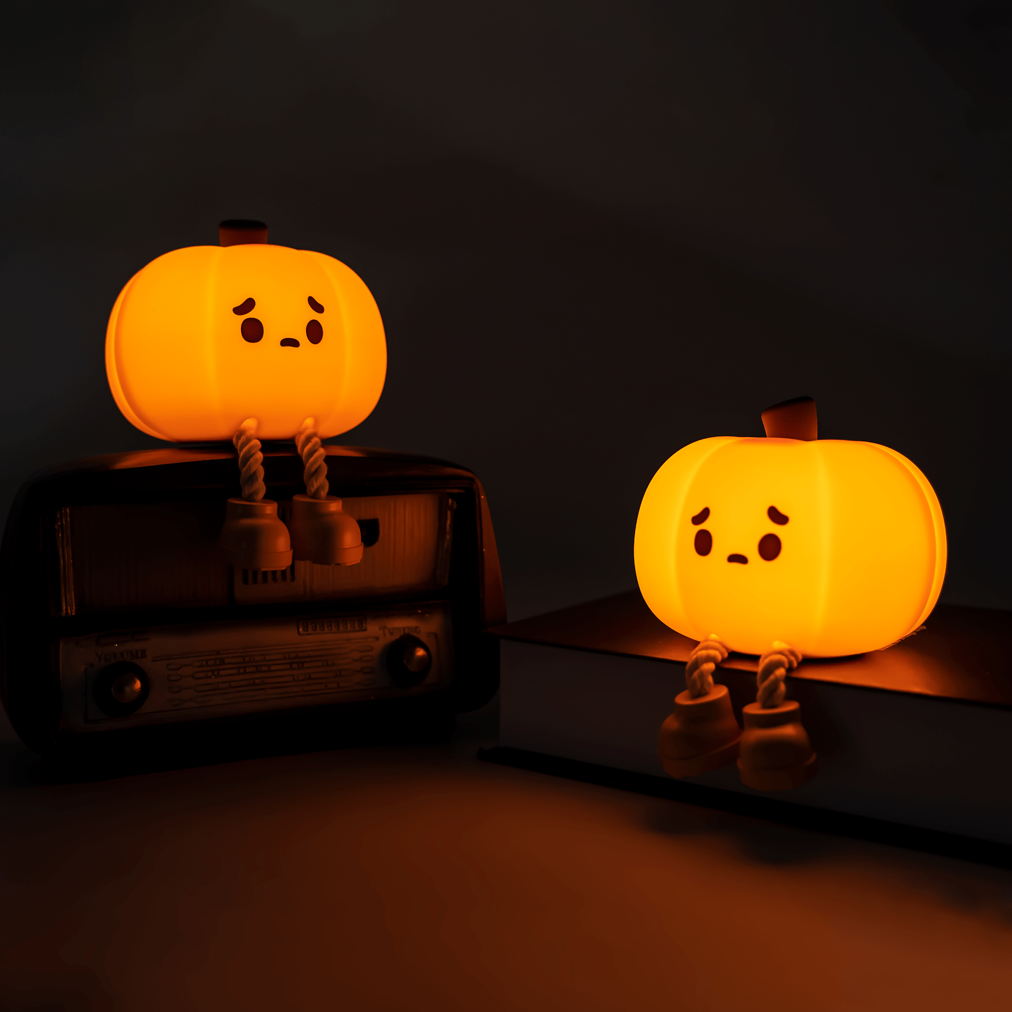UNEEDE LED Cute Pumpkins Night Light, Cute Halloween Silicone Nursery Night Light Rechargeable Table Lamp Bedside Lamp with Touch Sensor for Bedrooms, Living Room