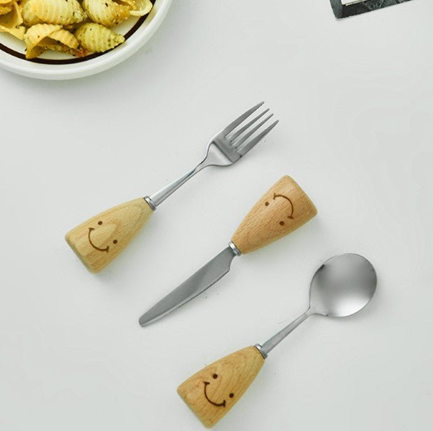 Cute smiling face cutlery set with wooden handle UNEEDE
